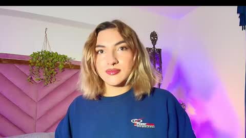 Snapshot of tomlondon_ chatting on 8, 10, 2025 online show from 8, 10, 2025