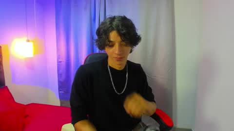 Snapshot of tommy_belline chatting on 8, 10, 2025 TOMMY BELLINE online show from 8, 10, 2025