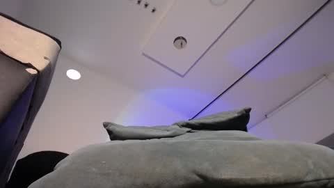   Thomas    online show from 18, 1, 2025