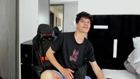 Snapshot of tommy_carlos chatting on 13, 2, 2025   online show from 13, 2, 2025