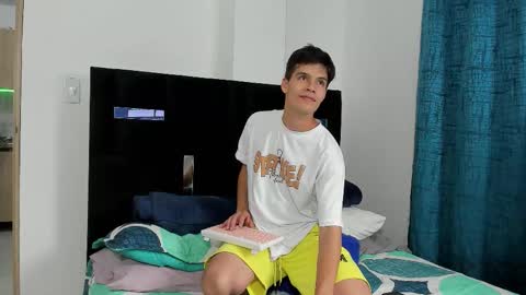 Snapshot of tommy_carlos chatting on 4, 10, 2025   online show from 4, 10, 2025