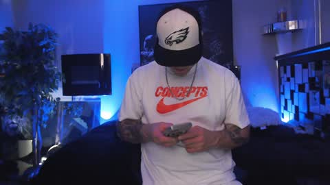 Snapshot of tommy_knuckles chatting on 21, 12, 2024 Tommy online show from 21, 12, 2024