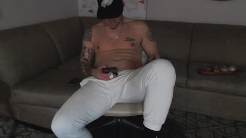 Snapshot of tommy_knuckles chatting on 22, 12, 2024 Tommy online show from 22, 12, 2024