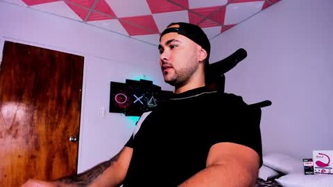 Snapshot of tommy_sccott chatting on 22, 1, 2025 tommy_sccott online show from 22, 1, 2025