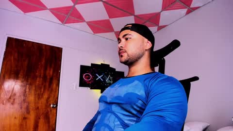 Snapshot of tommy_sccott chatting on 24, 1, 2025 tommy_sccott online show from 24, 1, 2025