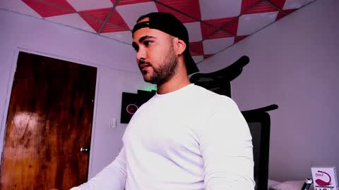 Snapshot of tommy_sccott chatting on 31, 1, 2025 tommy_sccott online show from 31, 1, 2025