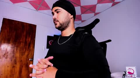 Snapshot of tommy_sccott chatting on 2, 2, 2025 tommy_sccott online show from 2, 2, 2025