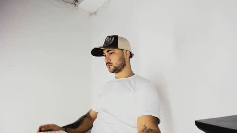 Snapshot of tommy_sccott chatting on 1, 11, 2025 tommy_sccott online show from 1, 11, 2025