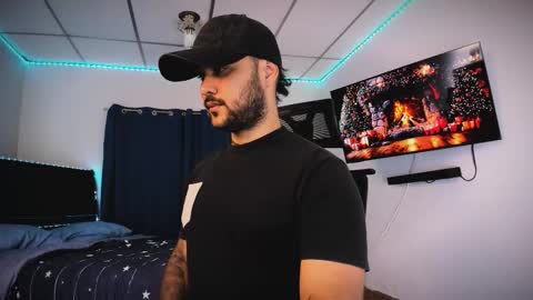 Snapshot of tommy_sccott chatting on 15, 12, 2025 tommy_sccott online show from 15, 12, 2025