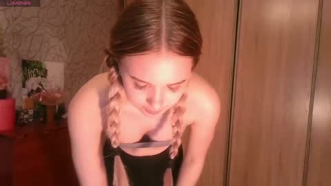 Snapshot of toni_pittmann chatting on 27, 5, 2026 toni_pittmann online show from 27, 5, 2026