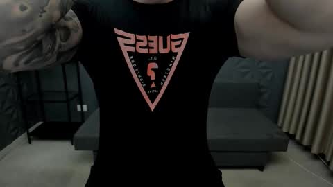 Snapshot of tonywilcoxx chatting on 14, 11, 2025 TonyWilcox online show from 14, 11, 2025