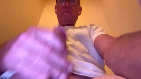 Snapshot of toohip420 chatting on 6, 6, 2026 toohip420 online show from 6, 6, 2026