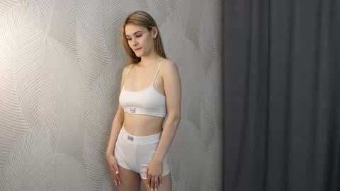 Bella online show from 7, 10, 2025