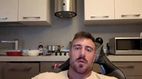 Snapshot of toro_arrapato chatting on 5, 11, 2025 toro_arrapato online show from 5, 11, 2025