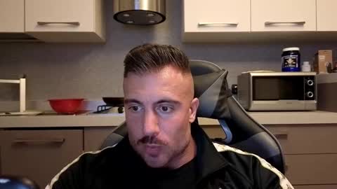 Snapshot of toro_arrapato chatting on 28, 11, 2025 toro_arrapato online show from 28, 11, 2025