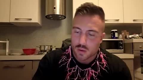 Snapshot of toro_arrapato chatting on 1, 12, 2025 toro_arrapato online show from 1, 12, 2025