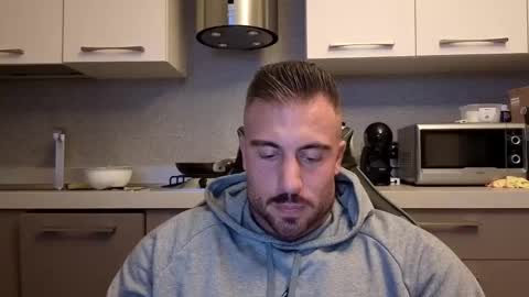 Snapshot of toro_arrapato chatting on 4, 12, 2025 toro_arrapato online show from 4, 12, 2025