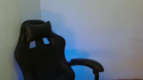 Snapshot of touch_of_alison chatting on 14, 11, 2025 Alison online show from 14, 11, 2025