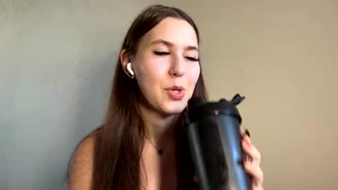 Snapshot of tracievanier chatting on 14, 6, 2026 Thea online show from 14, 6, 2026