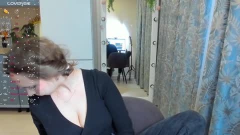 Snapshot of traneba chatting on 2, 2, 2025 Kate online show from 2, 2, 2025