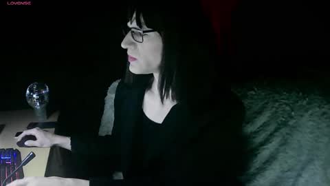Sarah R. Lenor online show from 22, 2, 2025