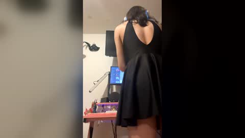 transgirlfriend online show from 11, 6, 2026