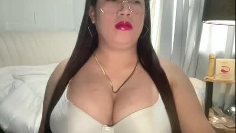 travelergirl online show from 15, 10, 2025