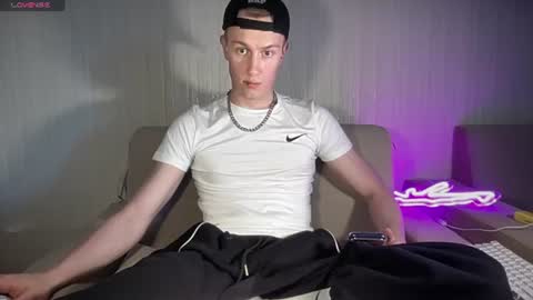 Travis online show from 19, 6, 2026