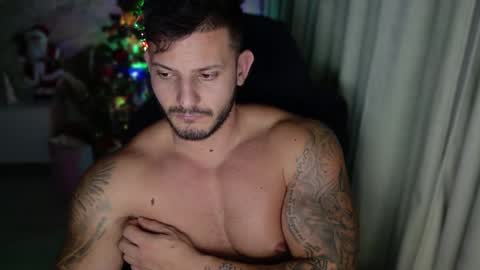 Snapshot of travissholden chatting on 18, 12, 2024 TRAVISS HOLDEN online show from 18, 12, 2024