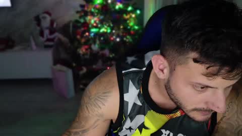 Snapshot of travissholden chatting on 19, 12, 2024 TRAVISS HOLDEN online show from 19, 12, 2024