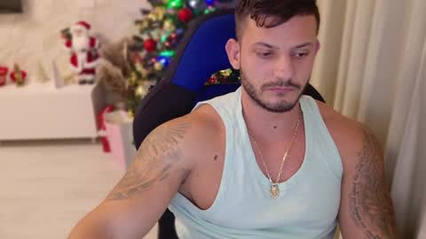 Snapshot of travissholden chatting on 19, 12, 2024 TRAVISS HOLDEN online show from 19, 12, 2024