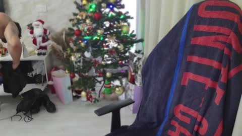 Snapshot of travissholden chatting on 21, 12, 2024 TRAVISS HOLDEN online show from 21, 12, 2024