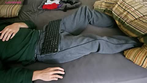 tree1989 online show from 26, 10, 2025