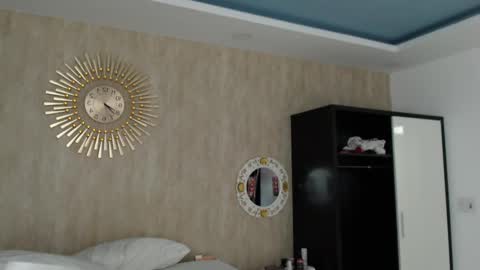 Sarah And Jon online show from 27, 12, 2024