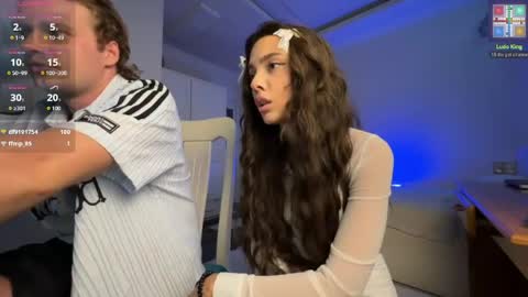 Sarah And Jon online show from 17, 4, 2026