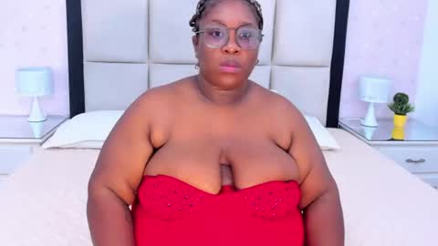Treisy Vixen big ass online show from 25, 6, 2026