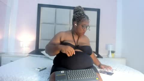 Treisy Vixen big ass online show from 7, 7, 2026