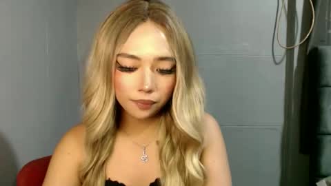 trexie_fucks15 online show from 3, 10, 2025