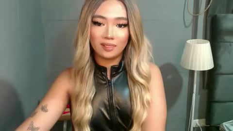 trexie_fucks15 online show from 25, 10, 2025