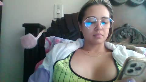 triana_bell online show from 16, 12, 2024