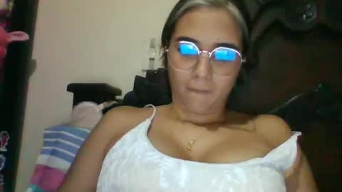 triana_bell online show from 8, 2, 2025