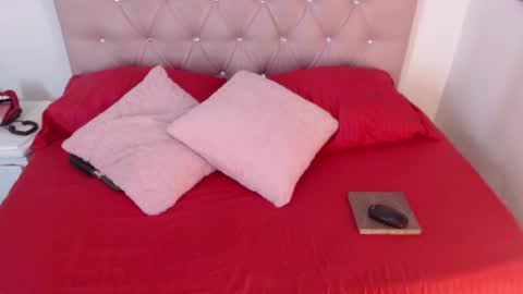Snapshot of triana_crimson chatting on 3, 2, 2025 triana_crimson online show from 3, 2, 2025