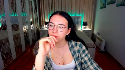 TriciaDaisy online show from 15, 5, 2026