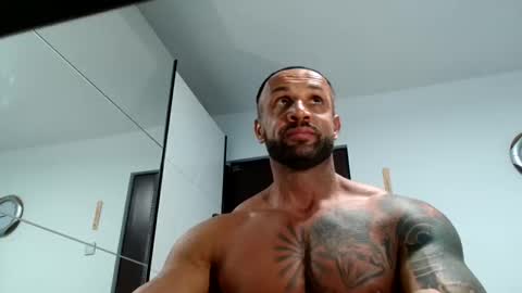 Snapshot of tridentmuscles chatting on 17, 11, 2025 tridentmuscles online show from 17, 11, 2025