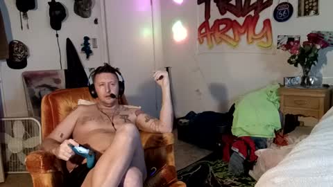 Snapshot of trillnonymau5 chatting on 8, 12, 2024 trillnonymau5 online show from 8, 12, 2024