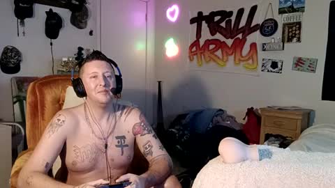 Snapshot of trillnonymau5 chatting on 16, 12, 2024 trillnonymau5 online show from 16, 12, 2024