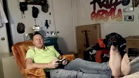 Snapshot of trillnonymau5 chatting on 18, 12, 2024 trillnonymau5 online show from 18, 12, 2024