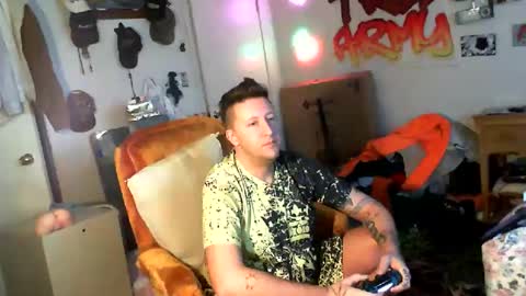 Snapshot of trillnonymau5 chatting on 24, 12, 2024 trillnonymau5 online show from 24, 12, 2024