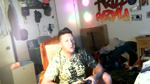 Snapshot of trillnonymau5 chatting on 25, 12, 2024 trillnonymau5 online show from 25, 12, 2024