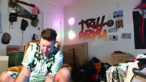 Snapshot of trillnonymau5 chatting on 10, 1, 2025 trillnonymau5 online show from 10, 1, 2025